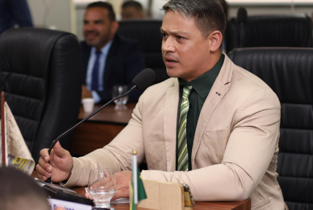 ALÉM DOS LIKES: POR QUE CABO DEYVISON É O POLÍTICO QUE MAIS GANHA MUSCULATURA PARA 2026 APÓS O ESCÂNDALO DA SAÚDE