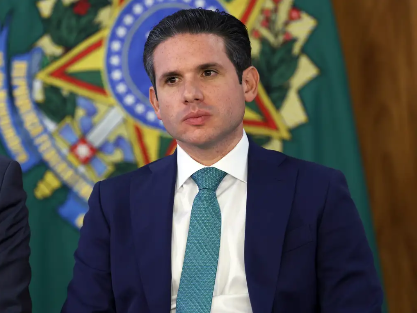 O SISTEMA PROTEGE O SISTEMA: HUGO MOTTA ENGAVETA CPMI DO BANCO MASTER E BLINDA PODEROSOS EM BRASÍLIA