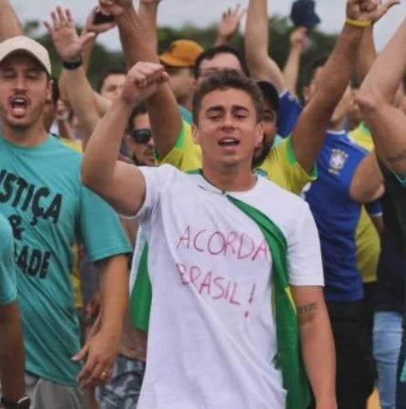 FENÔMENO DIGITAL: NIKOLAS FERREIRA DOMINA O VÁCUO DO RECESSO E PAUTA O BRASIL COM A CAMINHADA “ACORDA BRASIL”