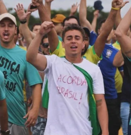 FENÔMENO DIGITAL: NIKOLAS FERREIRA DOMINA O VÁCUO DO RECESSO E PAUTA O BRASIL COM A CAMINHADA “ACORDA BRASIL”