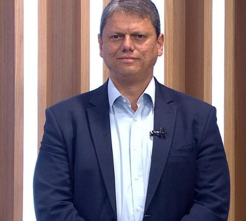 TARCÍSIO DE FREITAS DÁ PRIMEIRO SINAL DE APOIO A FLÁVIO BOLSONARO PARA PRESIDENTE