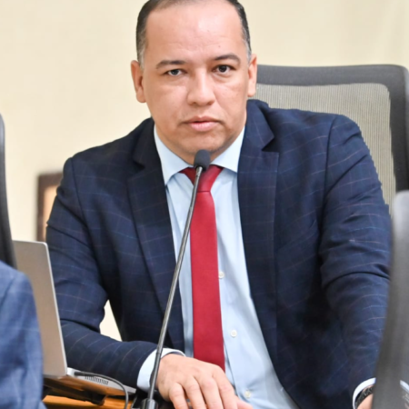 TAVEIRA JÚNIOR ENFRENTA O DESAFIO DA REELEIÇÃO SEM A “MÁQUINA” DE PARNAMIRIM