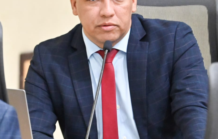 TAVEIRA JÚNIOR ENFRENTA O DESAFIO DA REELEIÇÃO SEM A “MÁQUINA” DE PARNAMIRIM