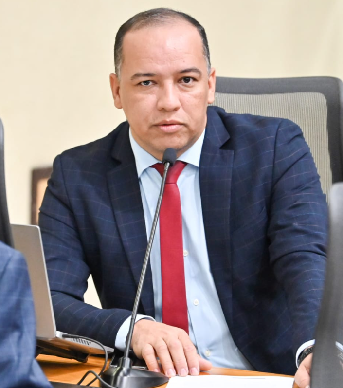 TAVEIRA JÚNIOR ENFRENTA O DESAFIO DA REELEIÇÃO SEM A “MÁQUINA” DE PARNAMIRIM