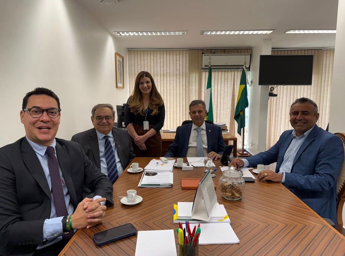 UNIÃO À VISTA? ÁLVARO DIAS E BABÁ PEREIRA CIRCULAM JUNTOS EM BRASÍLIA E BASTIDORES FERVEM: VEM ANÚNCIO POR AÍ?