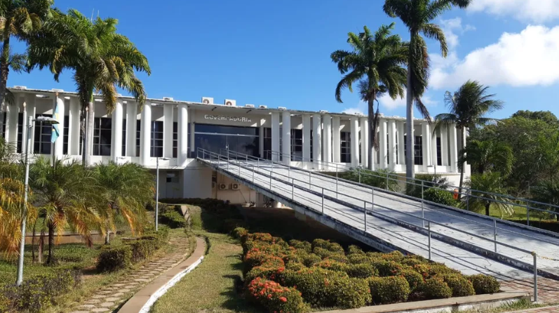 O RN VIROU A SUÍÇA? CADU DEFENDE “LEGADO” DE FÁTIMA E IGNORA A REALIDADE DO POVO